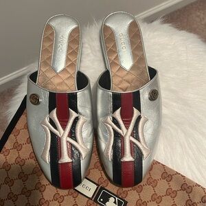 GUCCI YANKEE MULE SILVER…